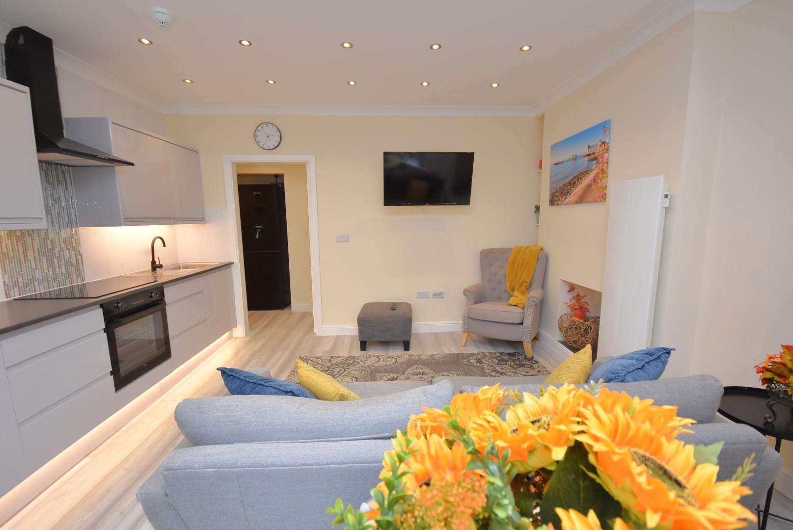 Flat 4 19 Victoria Road Penarth CF64 3EG